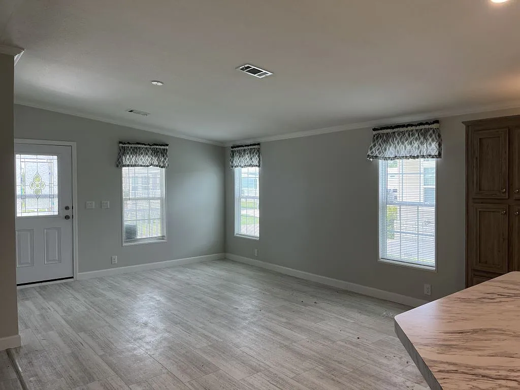 3 bed, 2.0 bath, 1355 sqft, $1,699 — Photo 4