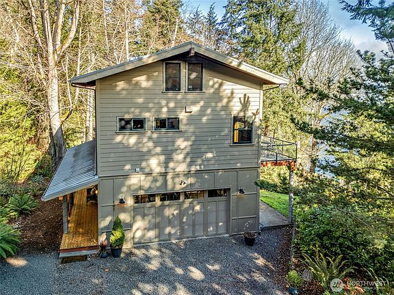 4th image of 191 Old Oak Bay Road