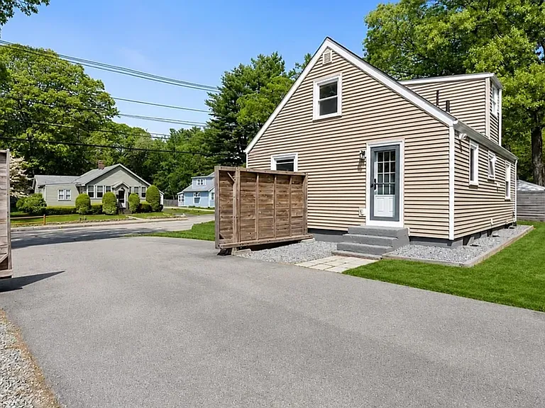 149 Oak St — Photo 3