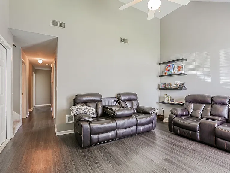 234 SW Chartwell Cir #234 — Photo 13