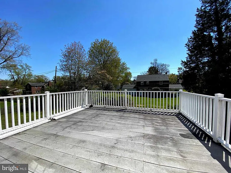 514 Ivydale Rd — Photo 9