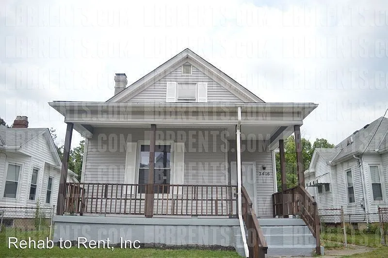 2416 Noble Ave photo 1