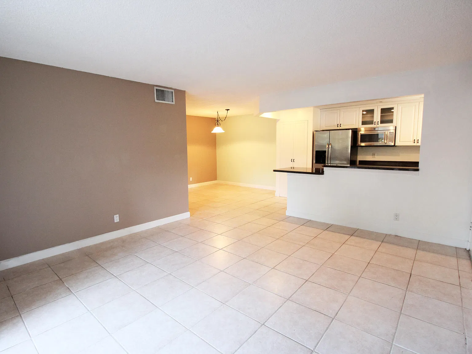 2 bed, 2.0 bath, 978 sqft, $2,200 — Photo 4