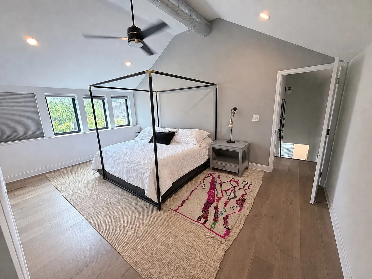 Building Photo - 2844 W McLean Ave #2