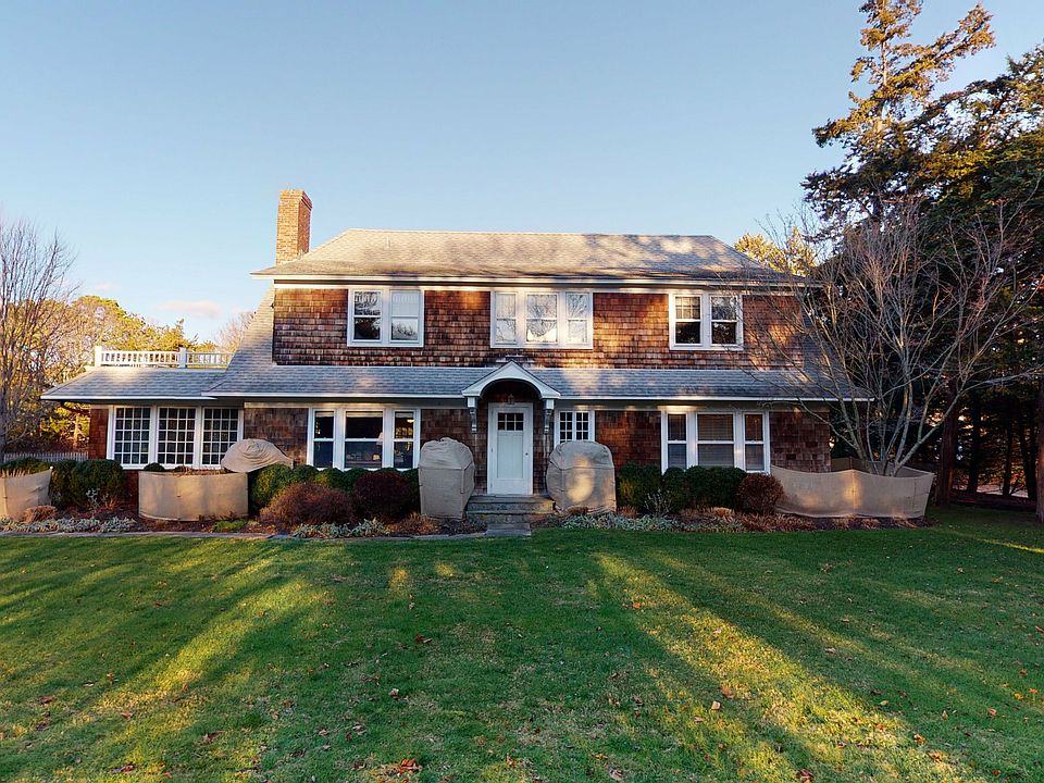 1st image of 10 Quogue St
