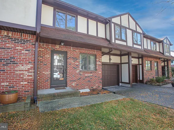 15 Leicester Ln, Ewing, NJ 08628