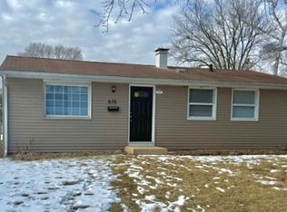 636 Jefferson Ave, Carpentersville, IL 60110