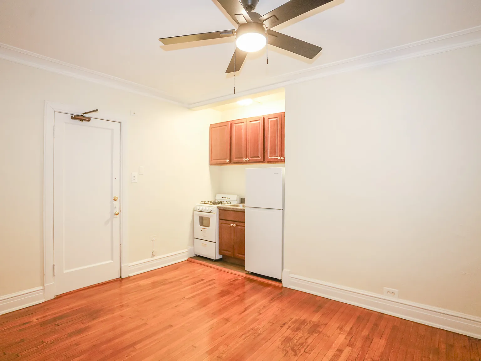 Studio, 400 sqft, $1,200 — Photo 1