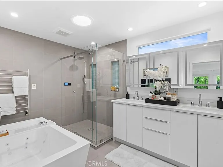1320 Thayer Ave — Photo 22