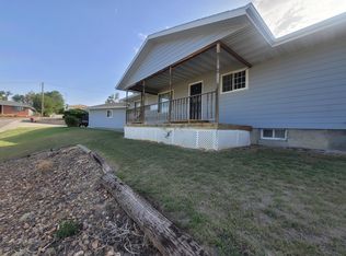 729 Eagle St, Benkelman, NE 69021