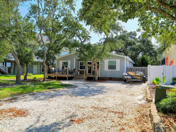 206 NE 51st Street, Oak Island, NC 28465