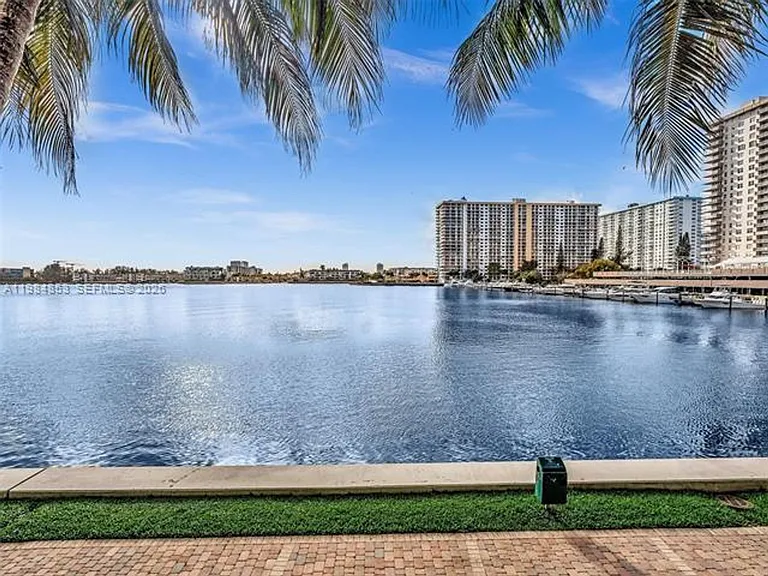 17150 N Bay Rd #2205 — Photo 34