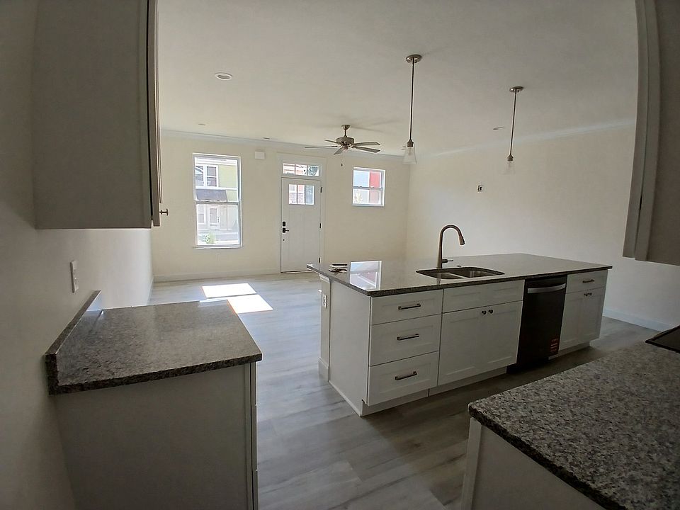 KITCHEN & LIVING ROOM
