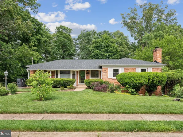 8709 Barnett St, Manassas, VA 20110