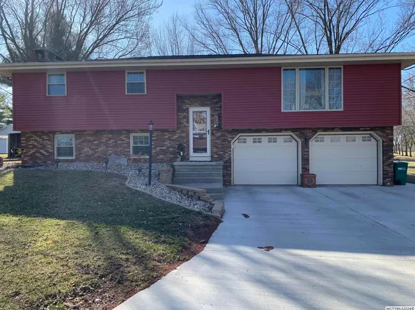 915 Riverview Dr, Nora Springs, IA 50458