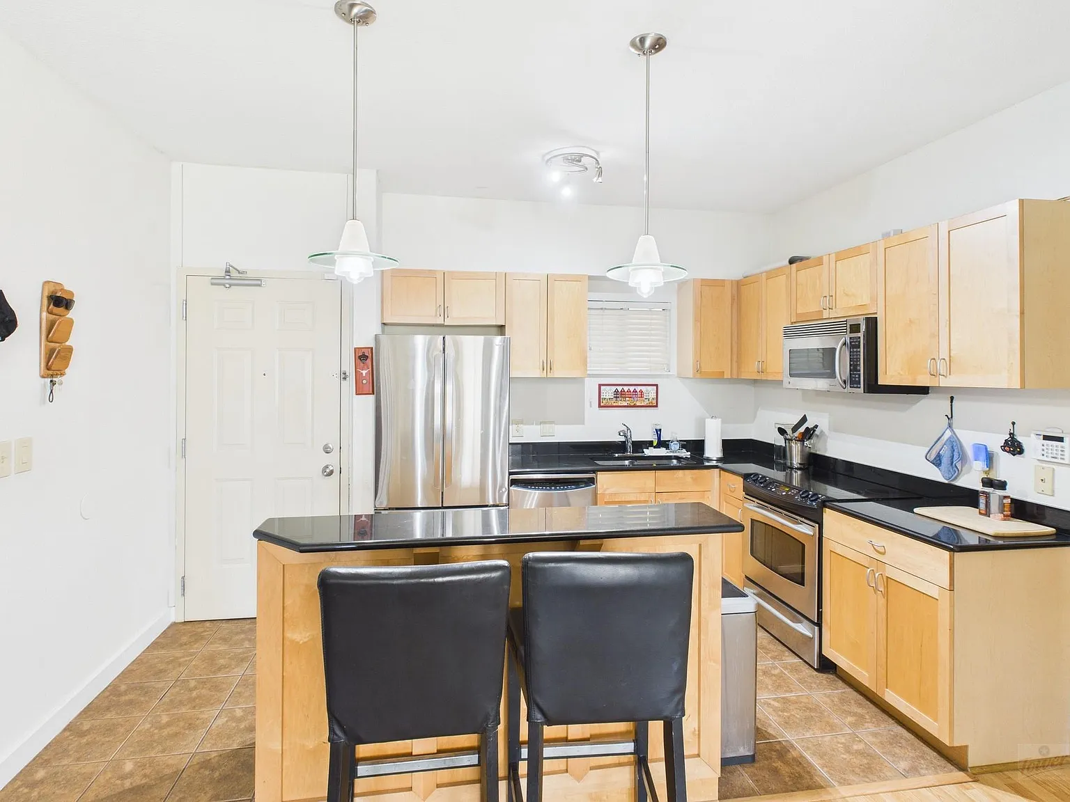 2 bed, 2.0 bath, 1122 sqft, $2,500 — Photo 3