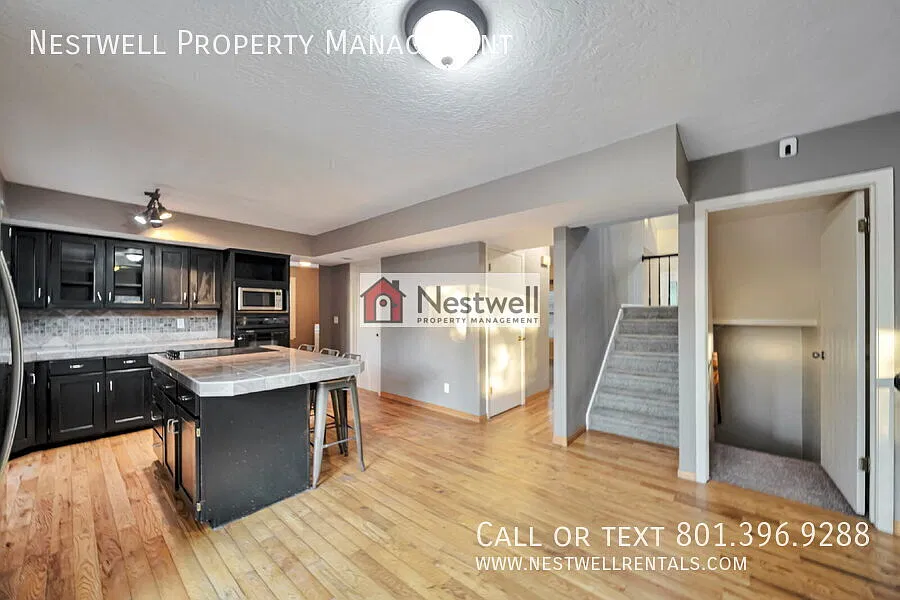 Fantastic 4-bed home in Sandy! — Photo 4