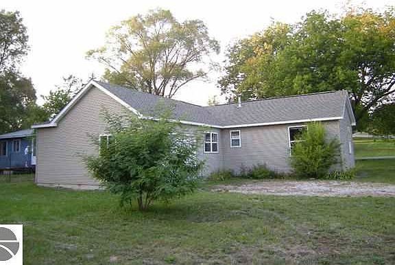 3rd image of 3800 Shore Dr