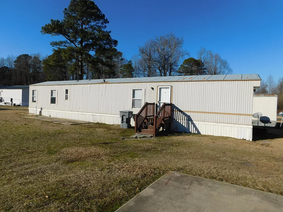 114 Colonial Ct
