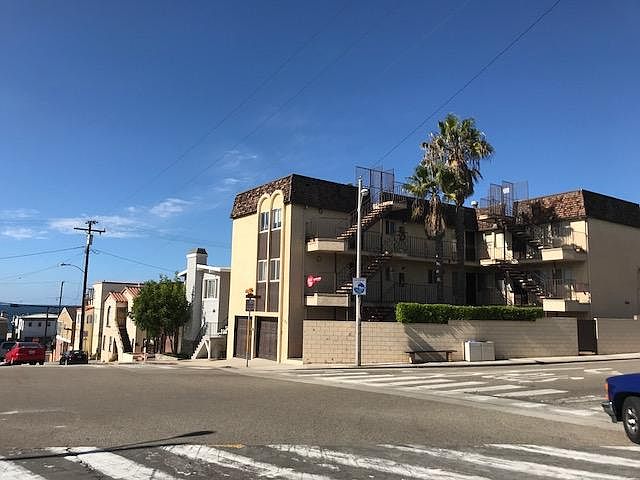 6 unit building on the corner of 27th St and Manhattan Ave.