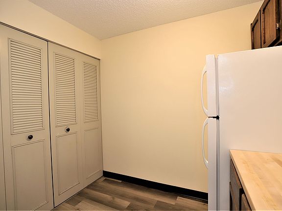 5th image of 3901 49th St W APT 304