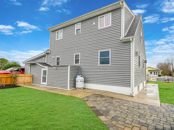 35 Somerville Street, Brentwood, NY 11717