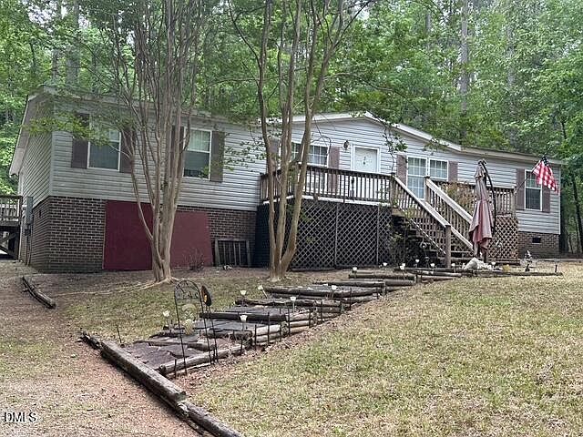 1st image of 106 Crowsnest Rd