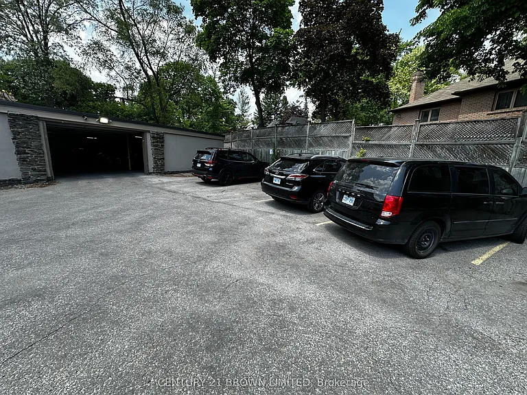 2810 Bloor St W #2 — Photo 17