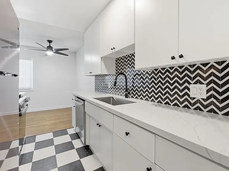 1721 E Appleton St — Photo 5
