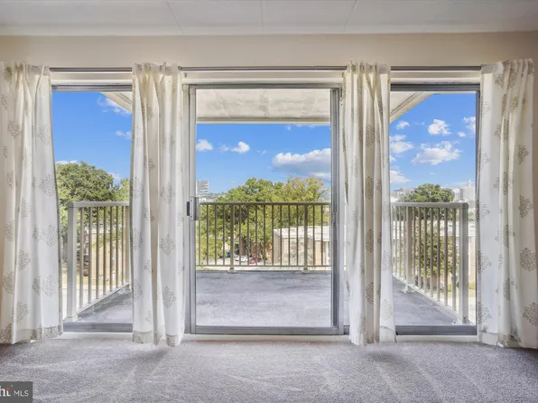 2632 Wagon Dr #289, Alexandria, VA 22303