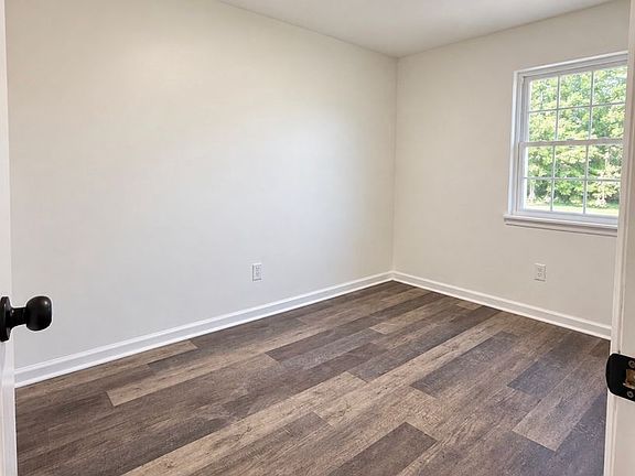 4th image of 156 Urquhart Way