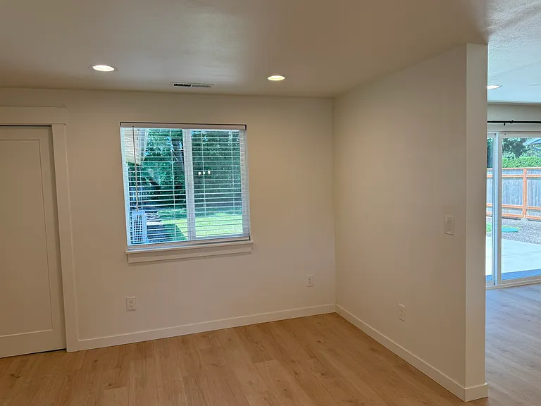 721 Iva Ln NE — Photo 15