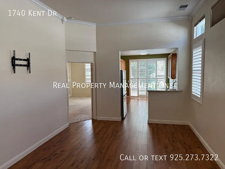 1740 Kent Dr — Photo 4