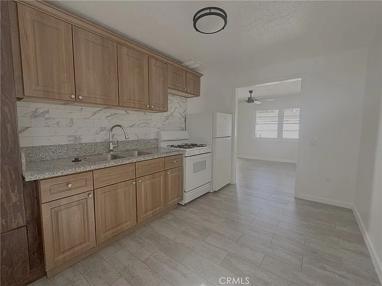 154 N Parker St — Photo 7
