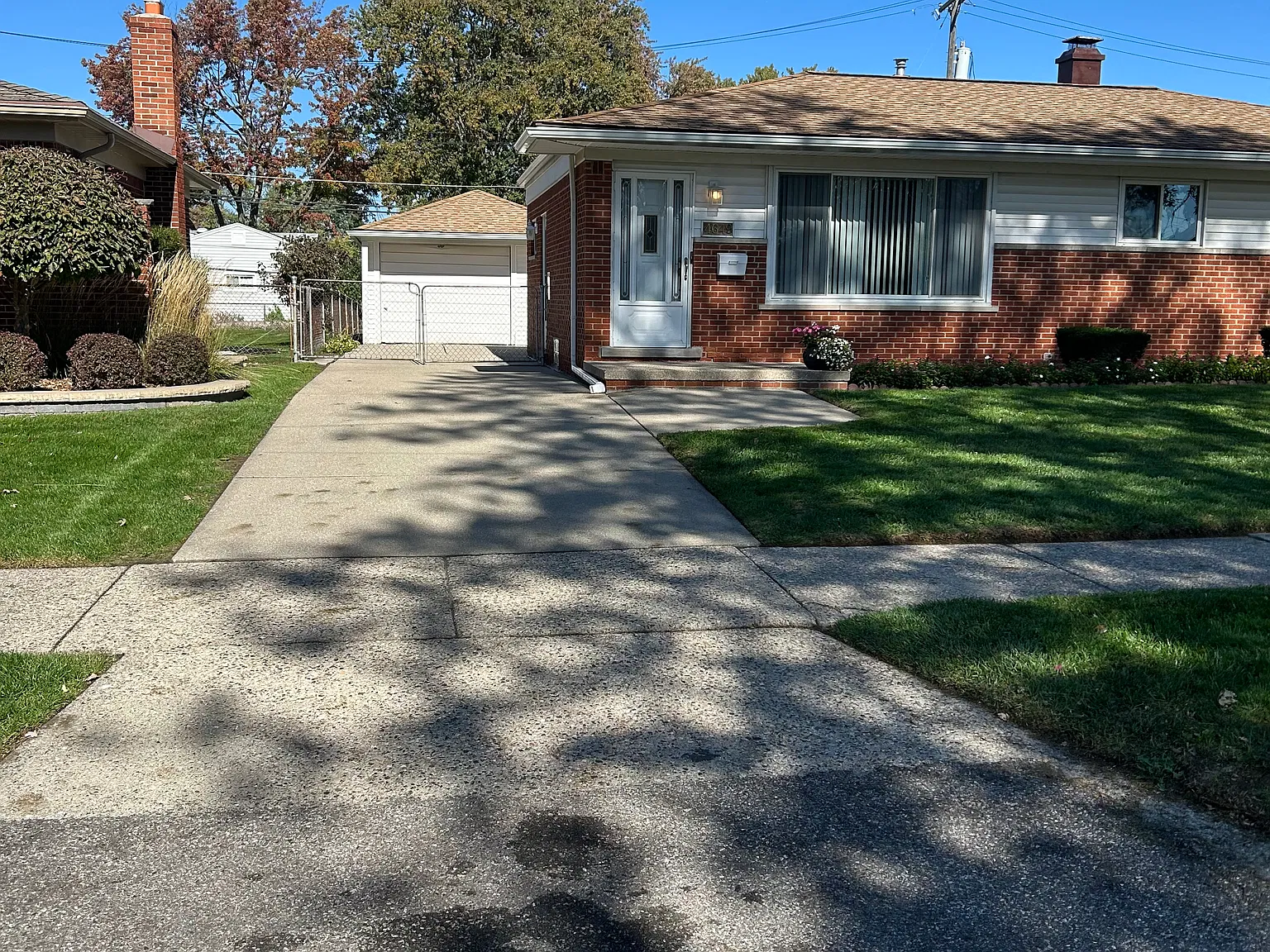 3 bed, 1.5 bath, 1337 sqft, $1,900 — Photo 1