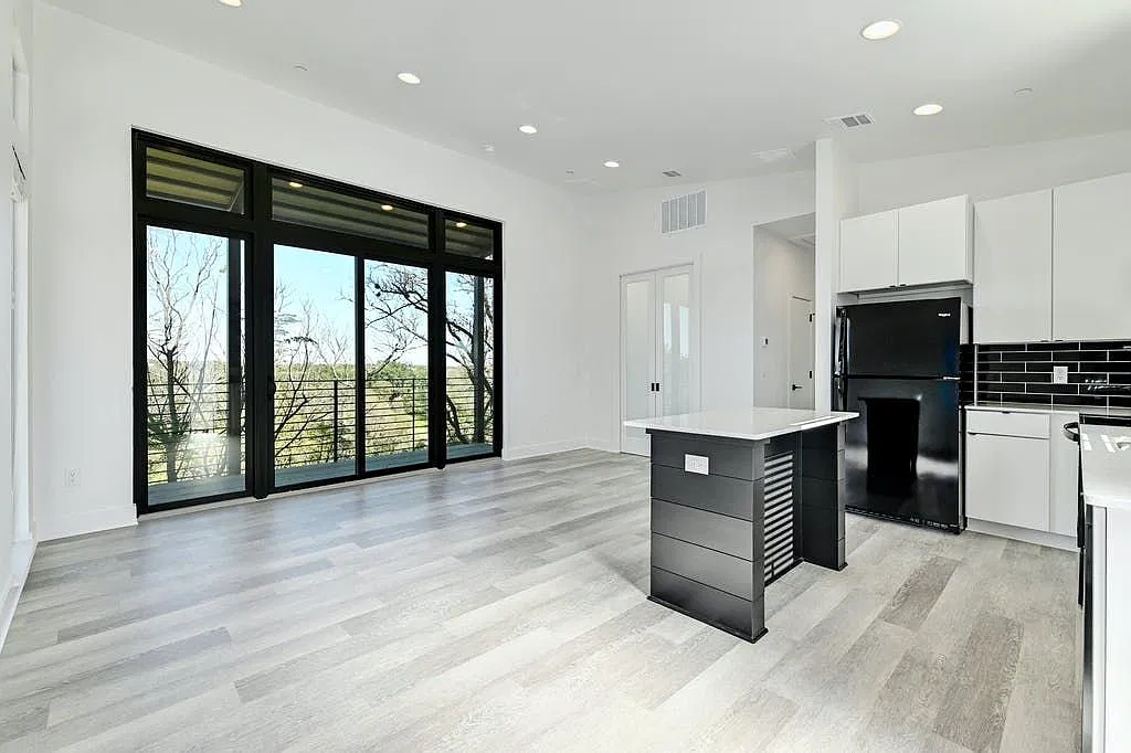 1 bed, 700 sqft, $1,695 — Photo 2