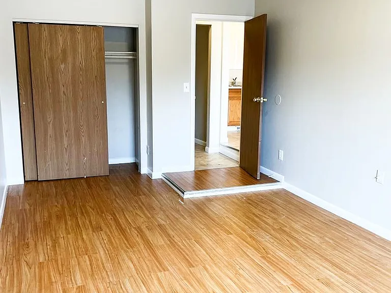 ** Move in Special** Spacious 3 bedroom, 1 bath Lakewood duplex with fenced in backyard available! — Photo 8