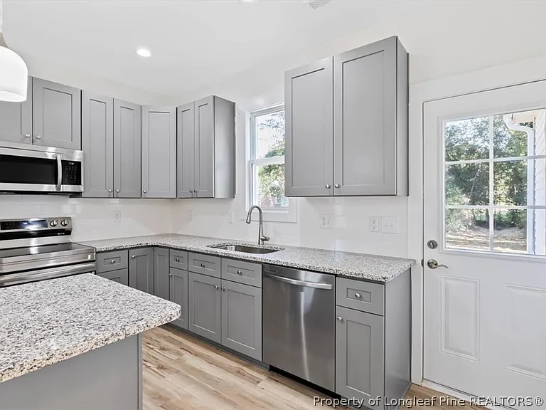 601 E Bay St — Photo 9