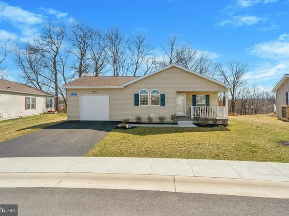 20 Daphne Ct, Douglassville, PA 19518