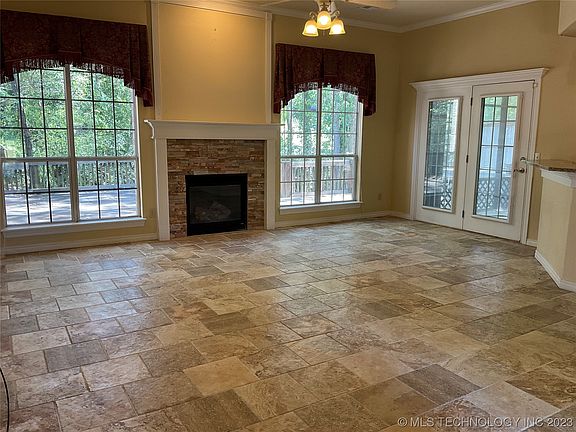 2nd image of 405 Foxwood Ct