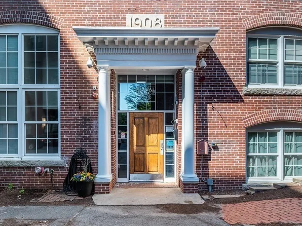 200 Market St Unit 3405, Lowell, MA 01852