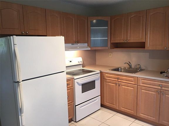5th image of 462 NE 211th Terrace #462