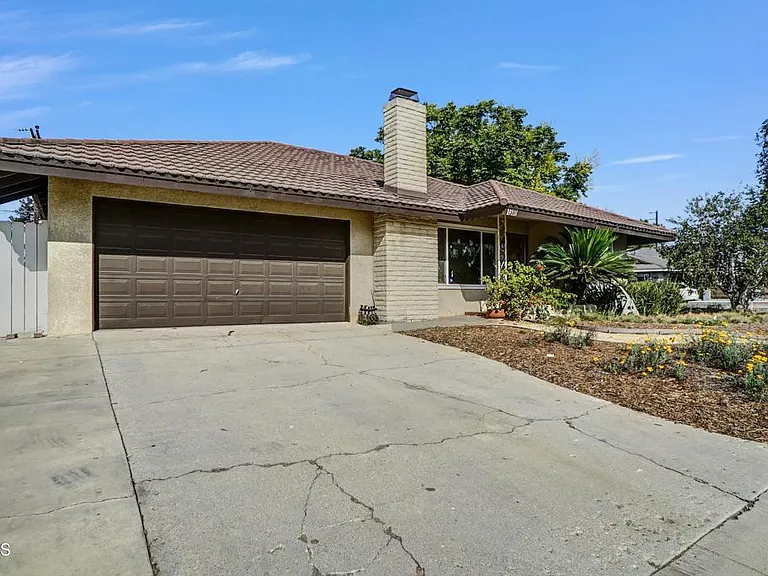 1307 S Petit Ave — Photo 2