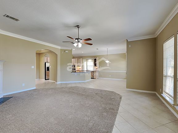 3rd image of 904 Excalibur Dr