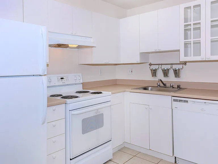 Clearwater and Star Apartments — Photo 5