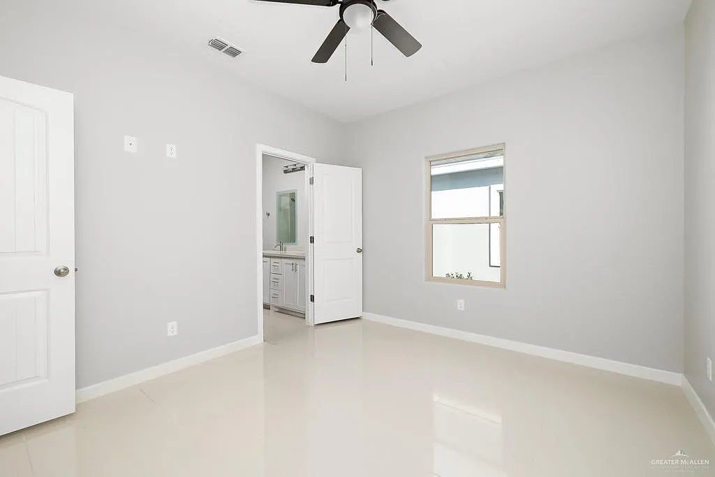 3 bed, 2.0 bath, 1075 sqft, $1,050 — Photo 4