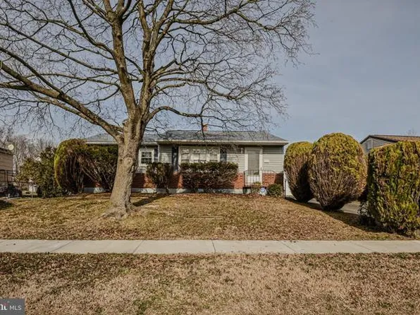 25 Charring Ln, New Castle, DE 19720