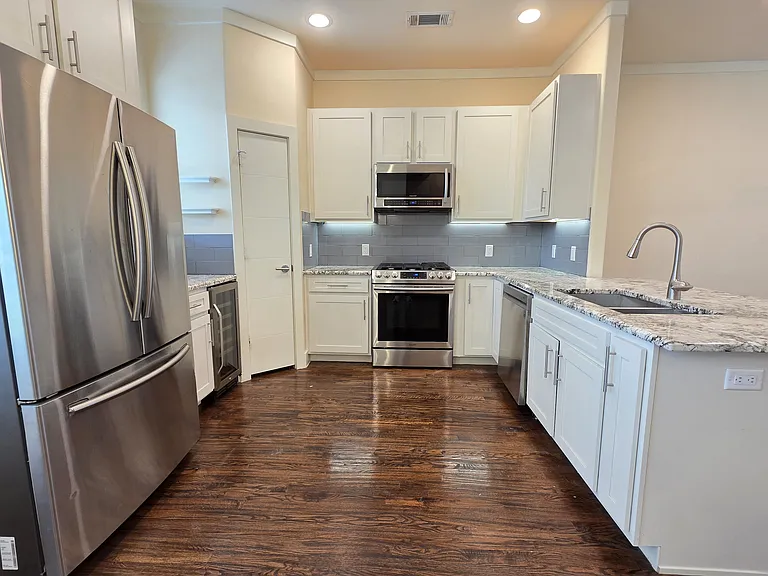 5905 Ross Ave #5 — Photo 8