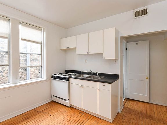 4th image of 3038 W Wellington Ave #5