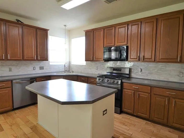 2110 Banfield Ct — Photo 22